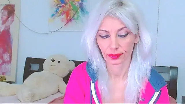 HoneyLara online show from December 2025 10:32:01 PM