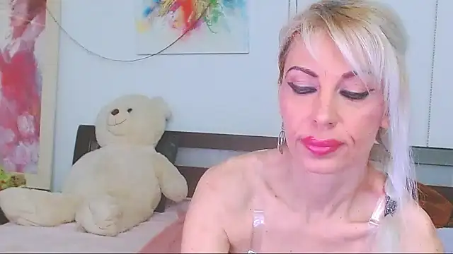 HoneyLara online show from April 2026 08:44:02 PM