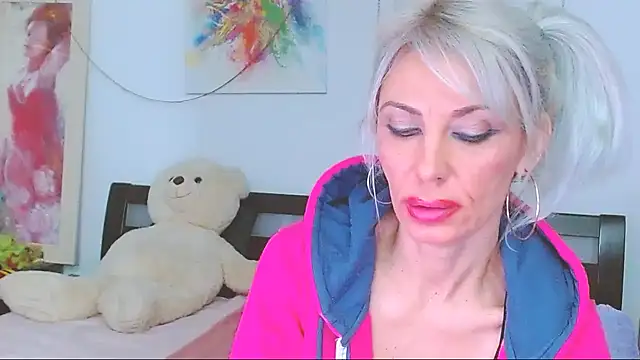 HoneyLara online show from December 2025 07:06:01 PM