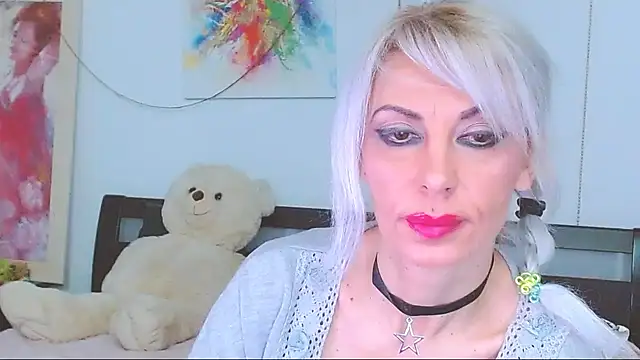 HoneyLara online show from February 2026 01:02:02 AM