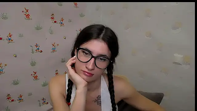 Snapshot of MaryEm976 chatting on October 2025 09:08:01 AM MaryEm976 online show from October 2025 09:08:01 AM