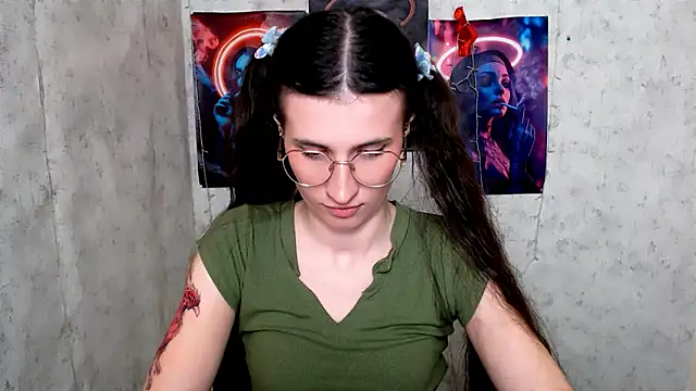 MaryEm976 online show from April 2026 09:00:01 AM