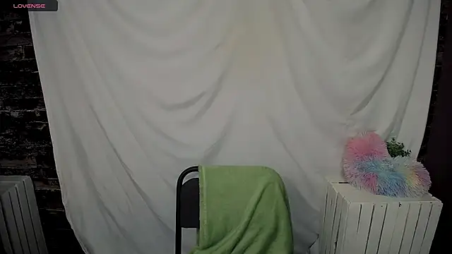 Snapshot of MaryEm976 chatting on March 2025 03:01:01 PM MaryEm976 online show from March 2025 03:01:01 PM
