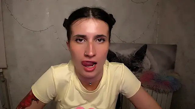 Snapshot of MaryEm976 chatting on May 2026 10:23:02 AM MaryEm976 online show from May 2026 10:23:02 AM