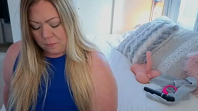 JESS LOVES online show from October 2025 05:11:01 PM