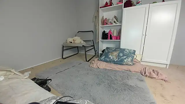 BelieveinEmliy online show from September 2025 02:13:02 PM