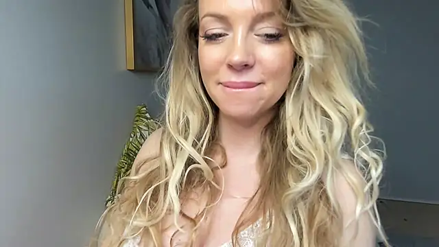 BelieveinEmliy online show from December 2024 11:48:01 AM