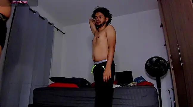 Snapshot of Cloudy_pigDude chatting on March 2025 04:45:02 AM Cloudy pigDude online show from March 2025 04:45:02 AM