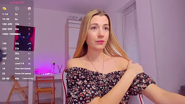 Snapshot of HotCarolineXO chatting on March 2025 03:27:02 PM HotCarolineXO online show from March 2025 03:27:02 PM