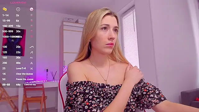 Snapshot of HotCarolineXO chatting on February 2025 08:31:02 AM HotCarolineXO online show from February 2025 08:31:02 AM