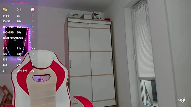 Snapshot of HotCarolineXO chatting on October 2025 12:37:02 PM HotCarolineXO online show from October 2025 12:37:02 PM