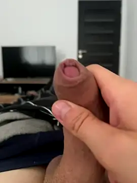 Snapshot of LoudPony chatting on October 2025 06:10:02 AM LoudPony online show from October 2025 06:10:02 AM