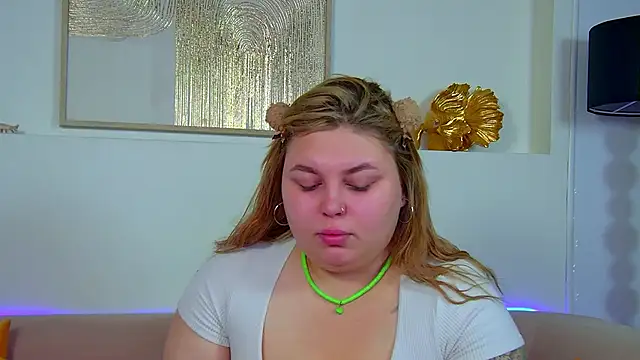 Snapshot of LillianKim chatting on November 2025 06:50:02 AM LillianKim online show from November 2025 06:50:02 AM