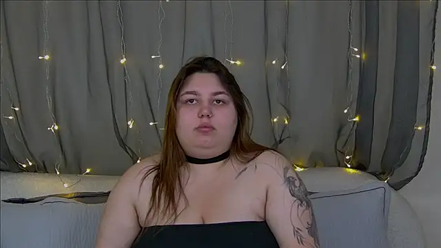 Snapshot of LillianKim chatting on October 2025 06:38:02 PM LillianKim online show from October 2025 06:38:02 PM