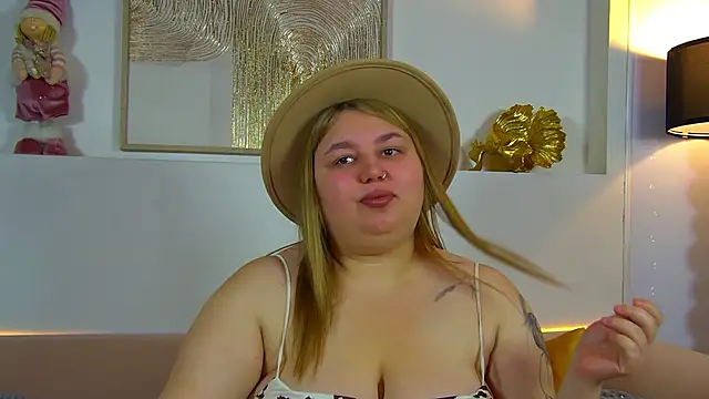 Snapshot of LillianKim chatting on December 2025 06:40:01 PM LillianKim online show from December 2025 06:40:01 PM