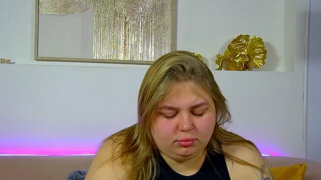 Snapshot of LillianKim chatting on November 2025 06:33:02 PM LillianKim online show from November 2025 06:33:02 PM