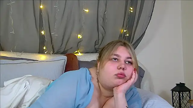 Snapshot of LillianKim chatting on November 2025 06:29:02 AM LillianKim online show from November 2025 06:29:02 AM