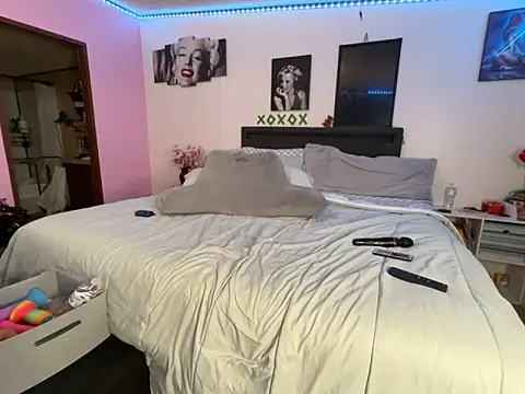 Snapshot of AngelSinz69 chatting on November 2025 01:17:02 AM AngelSinz69 online show from November 2025 01:17:02 AM