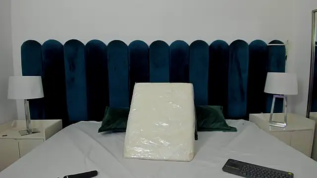 marianaaguii online show from November 2025 01:27:02 PM