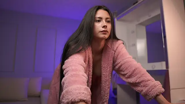 Snapshot of Lauraxx69 chatting on March 2025 06:52:01 AM Lauraxx69 online show from March 2025 06:52:01 AM