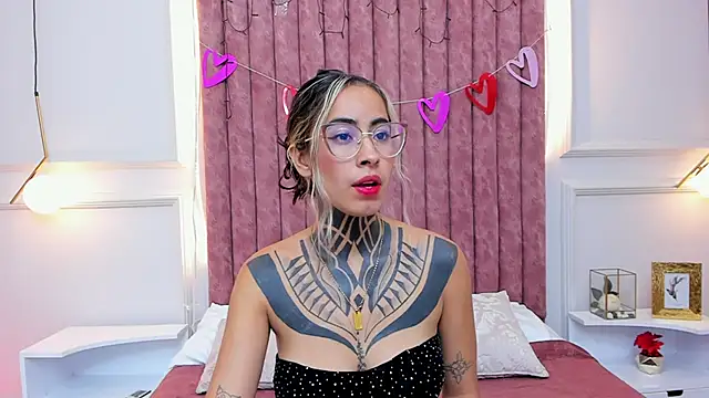 NicoleBlum online show from February 2025 05:48:01 PM