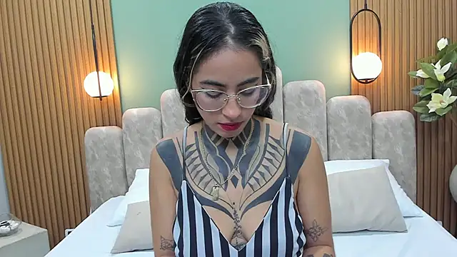 NicoleBlum online show from March 2025 01:54:01 PM