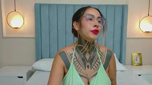 NicoleBlum online show from April 2026 08:10:02 PM