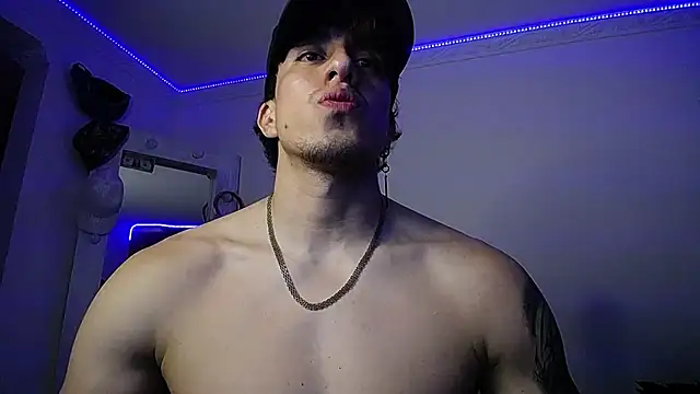 Snapshot of strongboy_ chatting on January 2025 12:38:02 AM strongboy online show from January 2025 12:38:02 AM