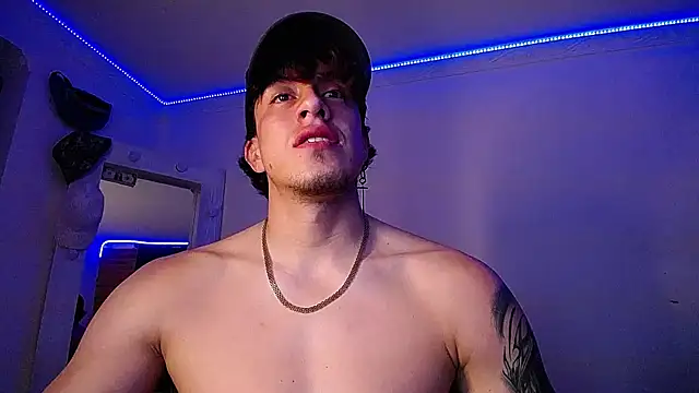 Snapshot of strongboy_ chatting on January 2025 03:36:02 AM strongboy online show from January 2025 03:36:02 AM