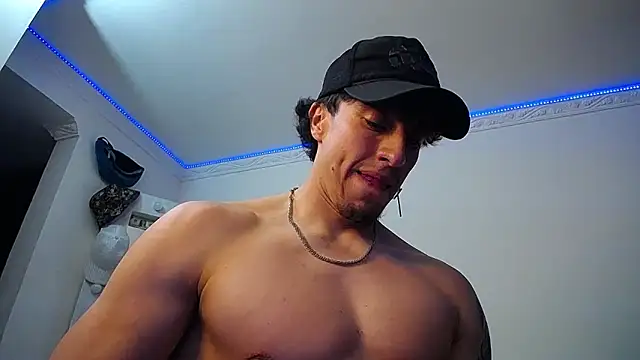 Snapshot of strongboy_ chatting on January 2025 03:09:01 AM strongboy online show from January 2025 03:09:01 AM