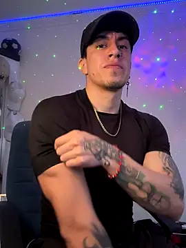 strongboy  online show from December 2025 01:13:02 PM