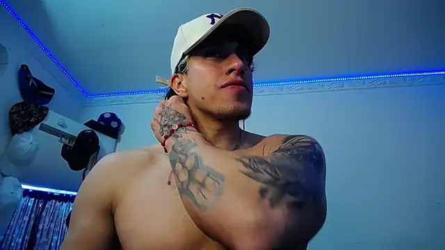 Snapshot of strongboy_ chatting on September 2025 06:57:02 PM strongboy online show from September 2025 06:57:02 PM