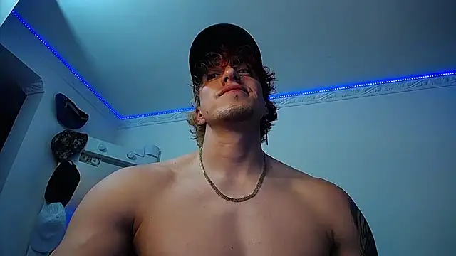 Snapshot of strongboy_ chatting on March 2025 05:05:02 AM strongboy online show from March 2025 05:05:02 AM