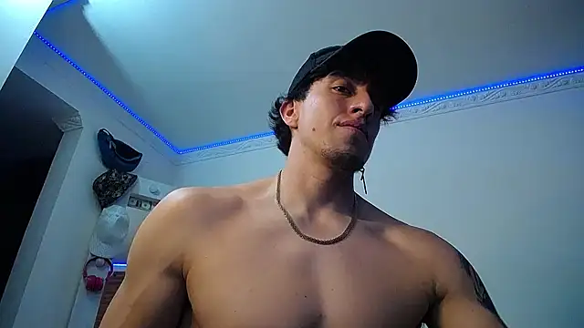 Snapshot of strongboy_ chatting on January 2025 12:54:01 AM strongboy online show from January 2025 12:54:01 AM