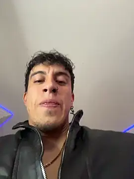 Snapshot of strongboy_ chatting on February 2026 06:08:02 PM strongboy online show from February 2026 06:08:02 PM