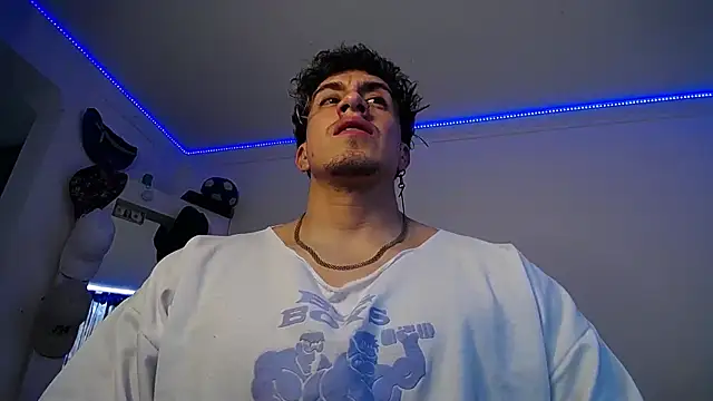 Snapshot of strongboy_ chatting on October 2025 08:11:02 PM strongboy online show from October 2025 08:11:02 PM