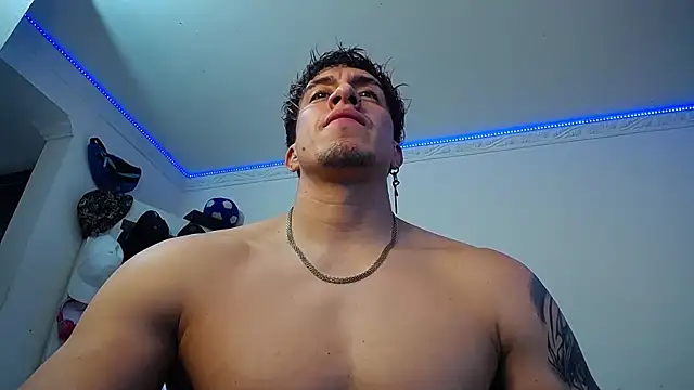 Snapshot of strongboy_ chatting on October 2025 07:03:02 PM strongboy online show from October 2025 07:03:02 PM