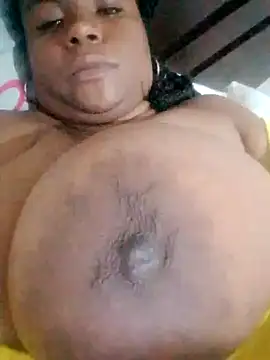 Snapshot of bigtitssxx chatting on December 2024 01:54:02 PM bigtitssxx online show from December 2024 01:54:02 PM