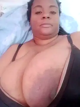 Snapshot of bigtitssxx chatting on October 2025 07:25:01 PM bigtitssxx online show from October 2025 07:25:01 PM