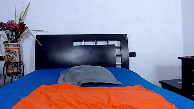 AikoTailor online show from October 2025 10:03:02 AM