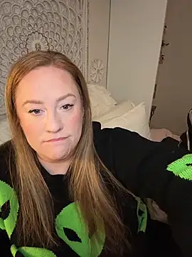 cinnatitties online show from November 2025 06:24:02 PM