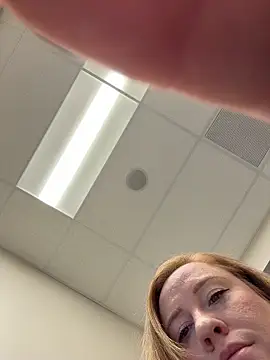 cinnatitties online show from December 2025 05:19:01 PM