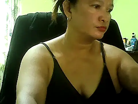 Snapshot of hott_scarlett chatting on March 2025 10:56:02 PM hott scarlett online show from March 2025 10:56:02 PM