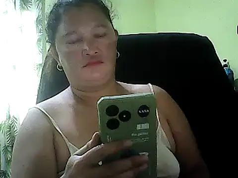 Snapshot of hott_scarlett chatting on March 2025 05:07:01 AM hott scarlett online show from March 2025 05:07:01 AM