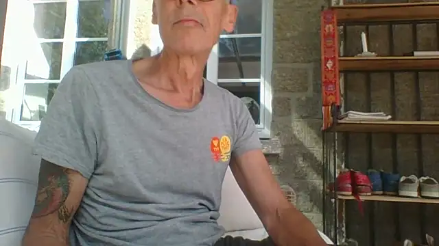 pierre5004 online show from September 2025 10:43:02 AM