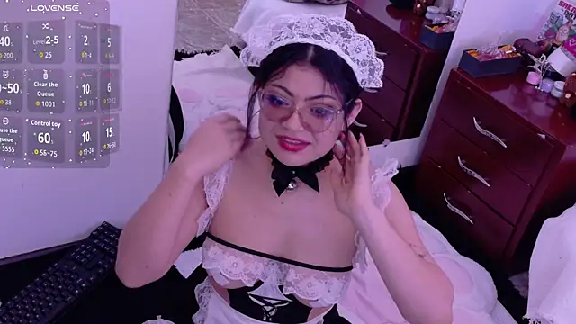 Catwhite  online show from April 2026 07:18:01 PM