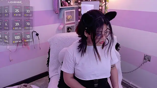 Catwhite  online show from April 2026 03:17:01 PM