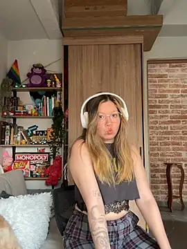 Snapshot of Darling_XXX chatting on June 2026 06:58:01 PM Darling XXX online show from June 2026 06:58:01 PM