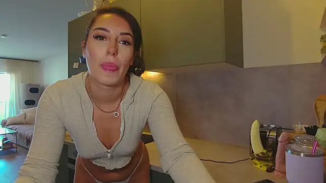 Snapshot of SissiVienna chatting on November 2025 01:03:02 PM SissiVienna online show from November 2025 01:03:02 PM