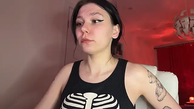 Snapshot of pinkdolly18 chatting on February 2025 09:53:02 PM pinkdolly18 online show from February 2025 09:53:02 PM